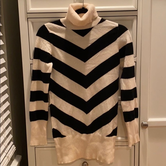 Alice + Olivia chevron striped turtleneck sweater - Picture 1 of 6